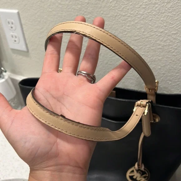 Michael Kors purse - Picture 3 of 5